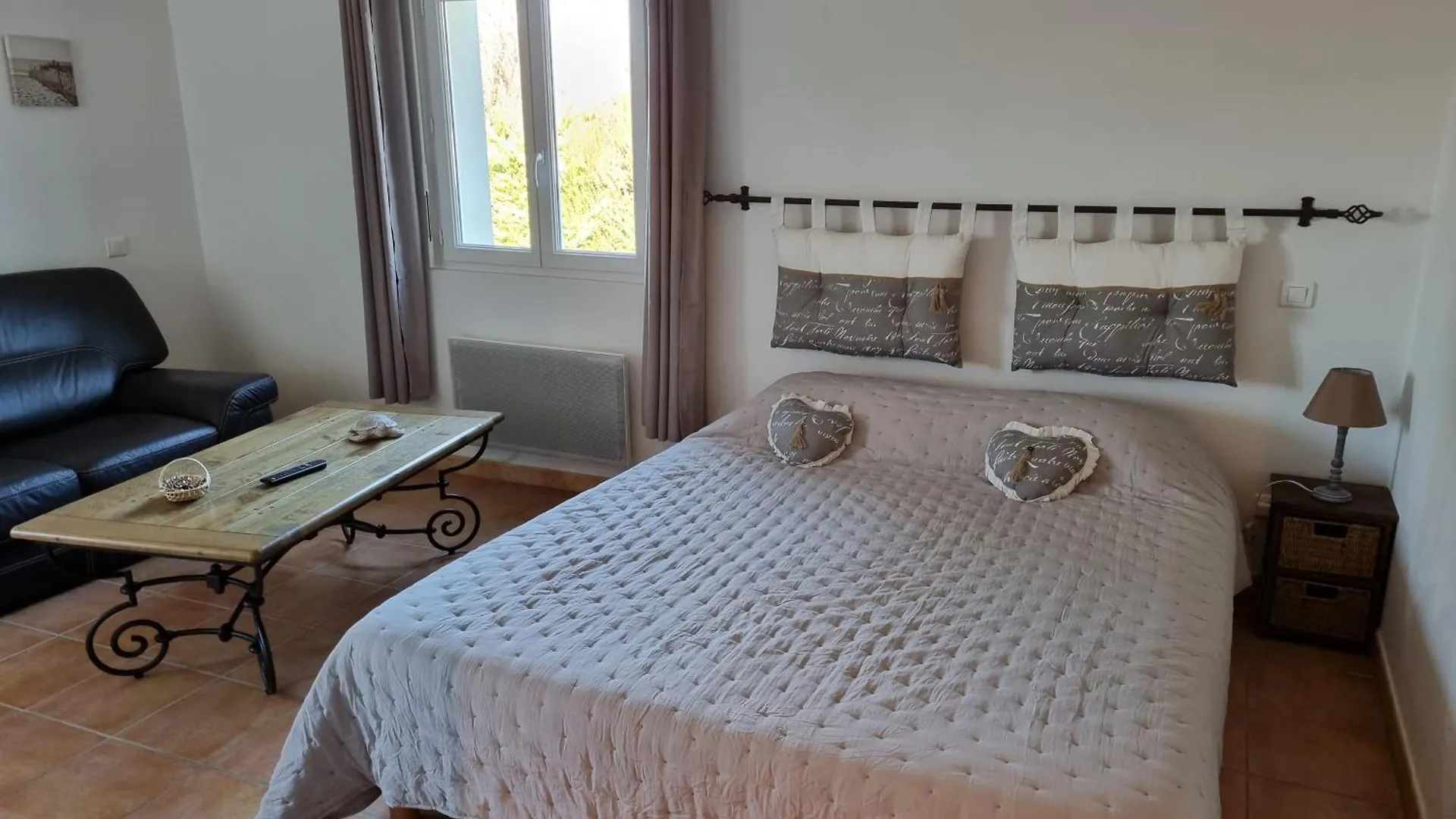 Отель La Fanette Montbrison-sur-Lez